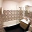Brit Hotel le Cygne