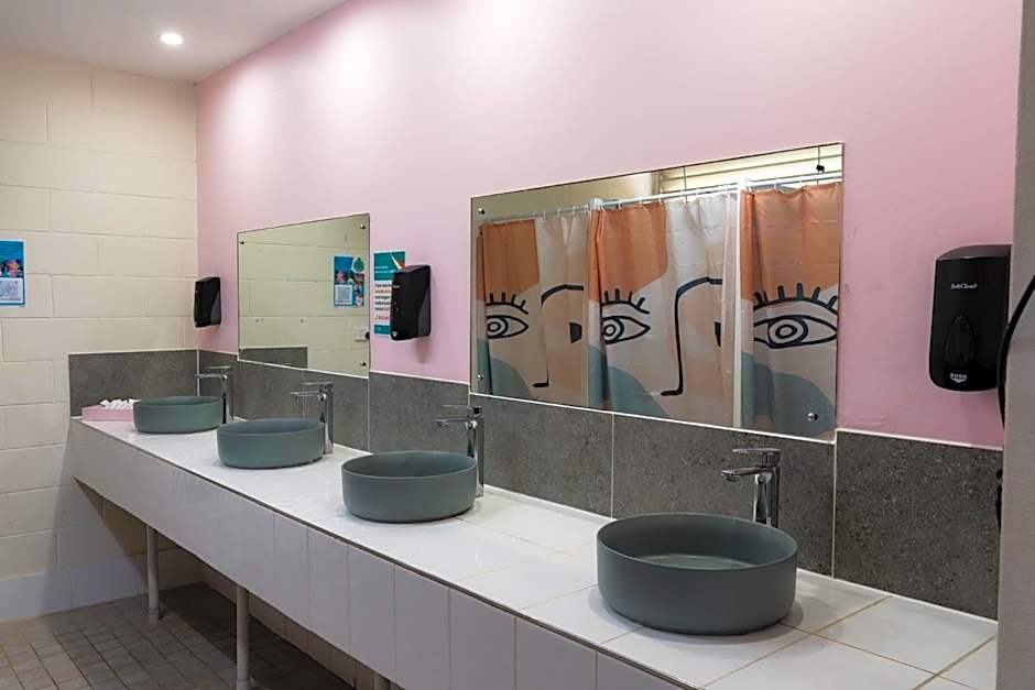 Youth Shack Backpackers