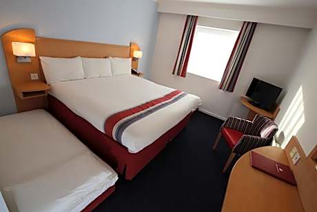 Family Room (2 Adults + 2 Children)