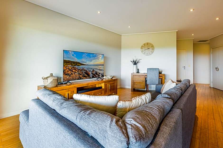 Loka Santi Penthouse 14 - Luxury Beachfront Escape with Sea View, Heated Pool, Steps from Main Beach