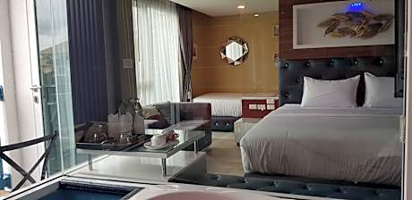 Family Suite with Jacuzzi