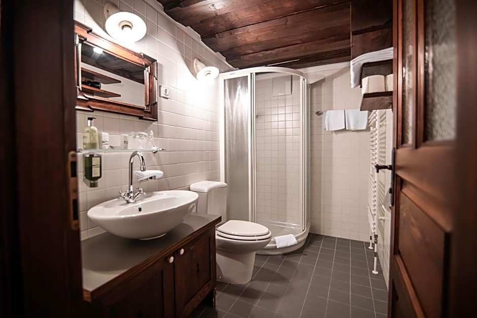 Hotel Dvor Jezersek Brnik