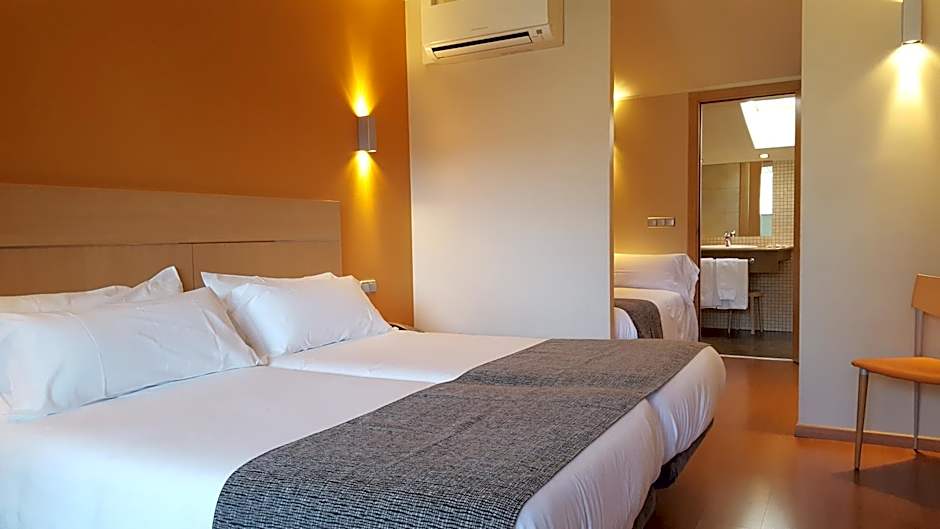 Photo 1 of 6 of Quadruple Room