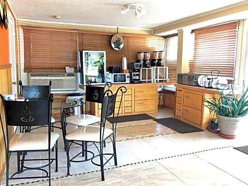 Americas Best Value Inn & Suites Macon at Sunset Dr