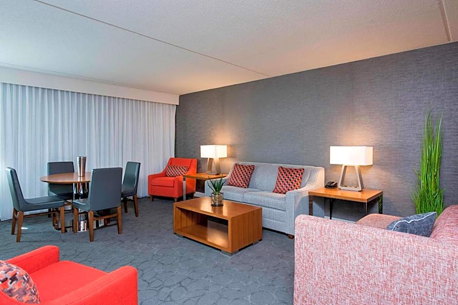 Sonesta Hotel Grand Rapids Airport