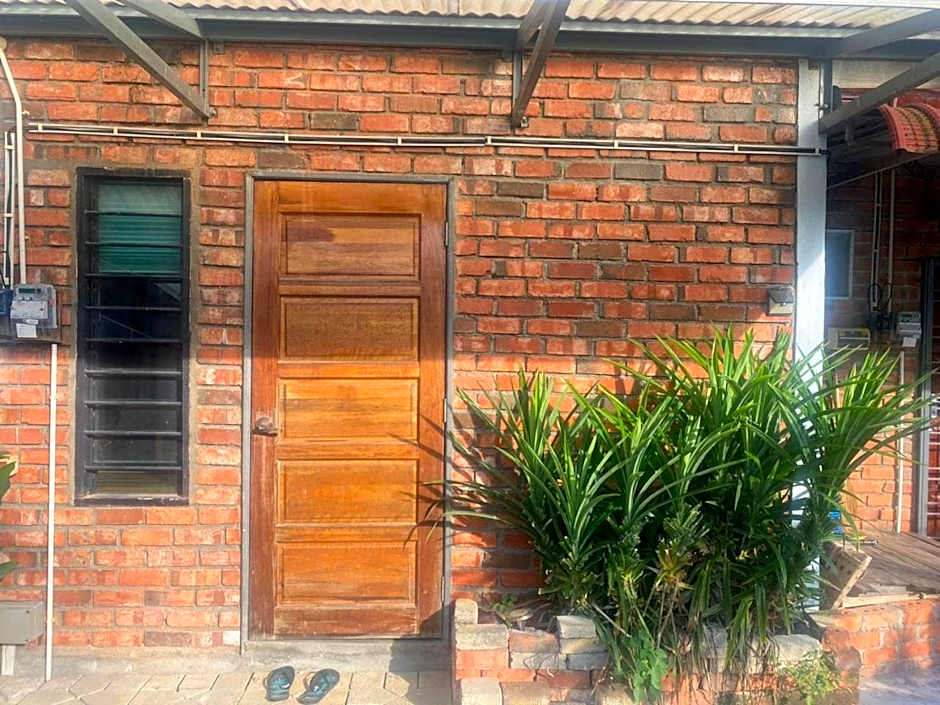 OYO 90910 Homestay D Lalang Inn