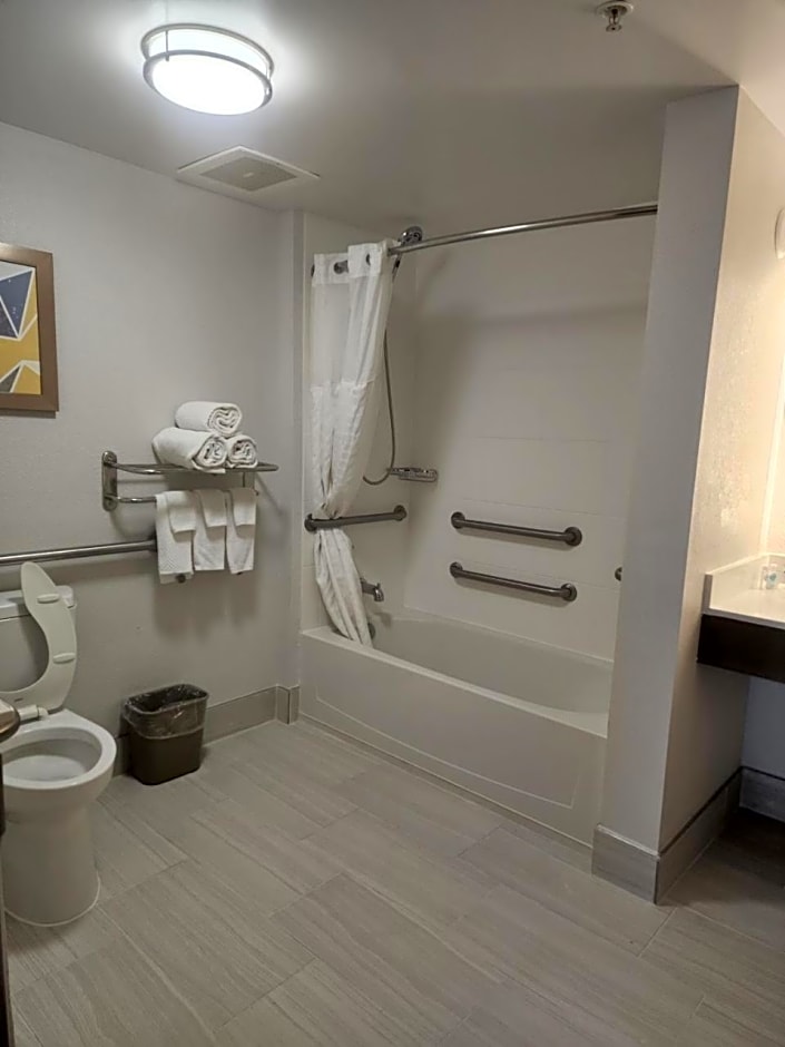 Comfort Suites Columbia Northeast - Fort Jackson