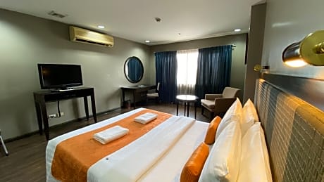 Deluxe Studio with Park View