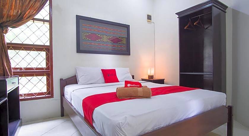 RedDoorz Syariah near Ngade Lake Ternate