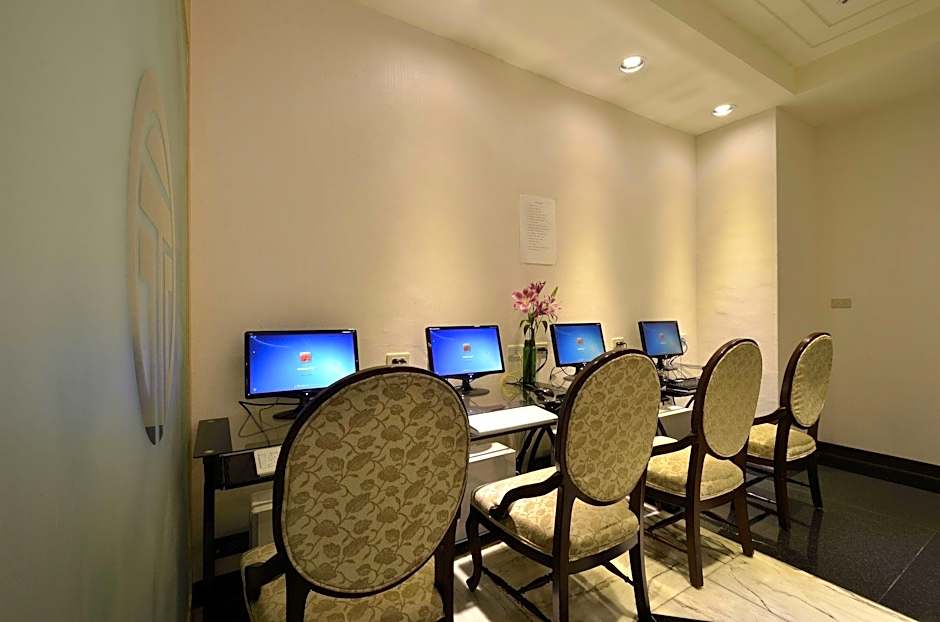 Ever Delightful Business Hotel