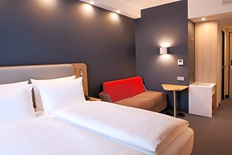Standard Queen Room with Sofa Bed - Non-Smoking