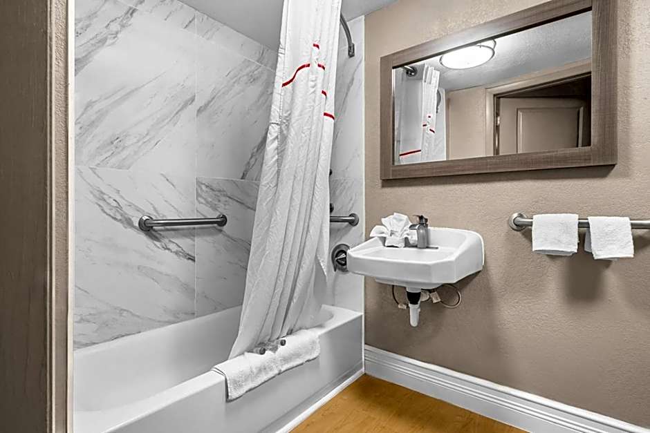 Red Roof Inn Tampa Fairgrounds - Casino