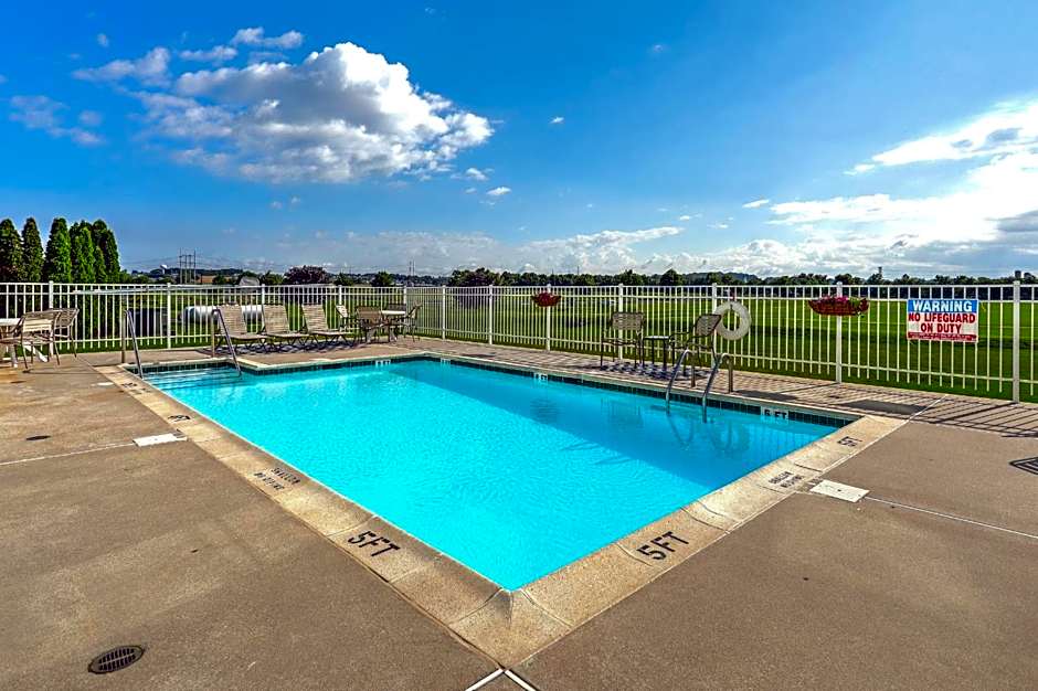 Lancaster Inn & Suites