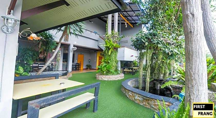 First And Frang Hotel