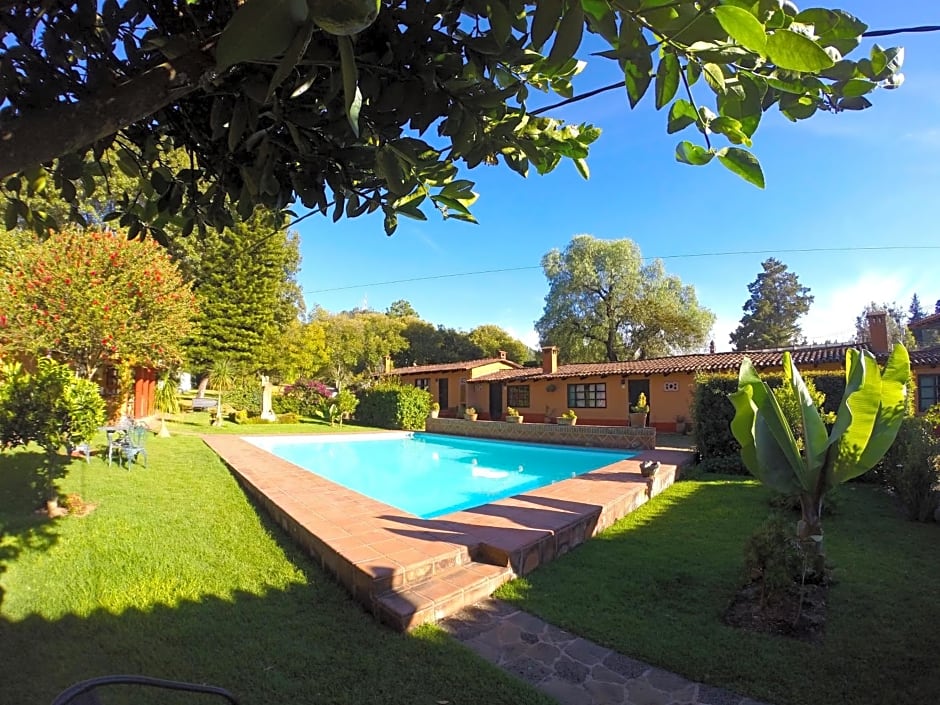 Villa Patzcuaro Garden Hotel & RV Park