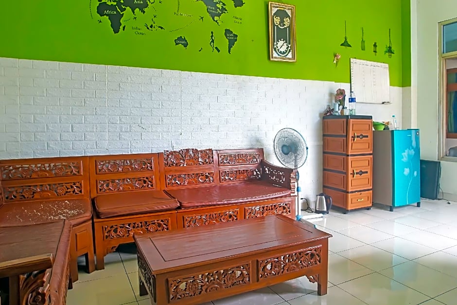 OYO 1804 Guest House Oema'h Opa