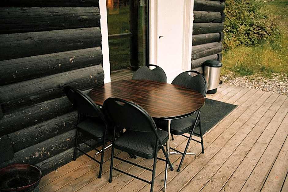 Rustic Woodland Cabin at Beaverfoot