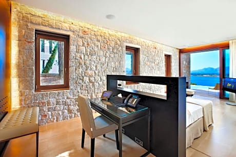 Luxury Bungalow with Sea View and Private Pool