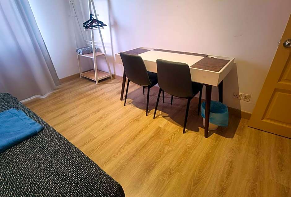 3 Rooms 10 pax VKA near LRT Axiata Bkt-Jalil IMU APU