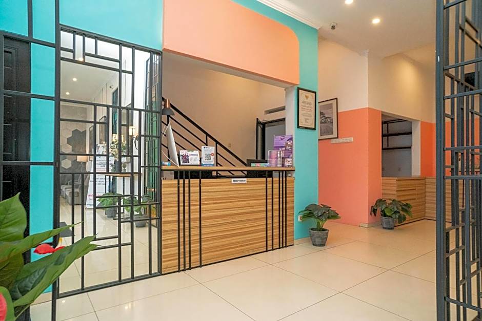 Sans Hotel FiFFa Premiere Malang