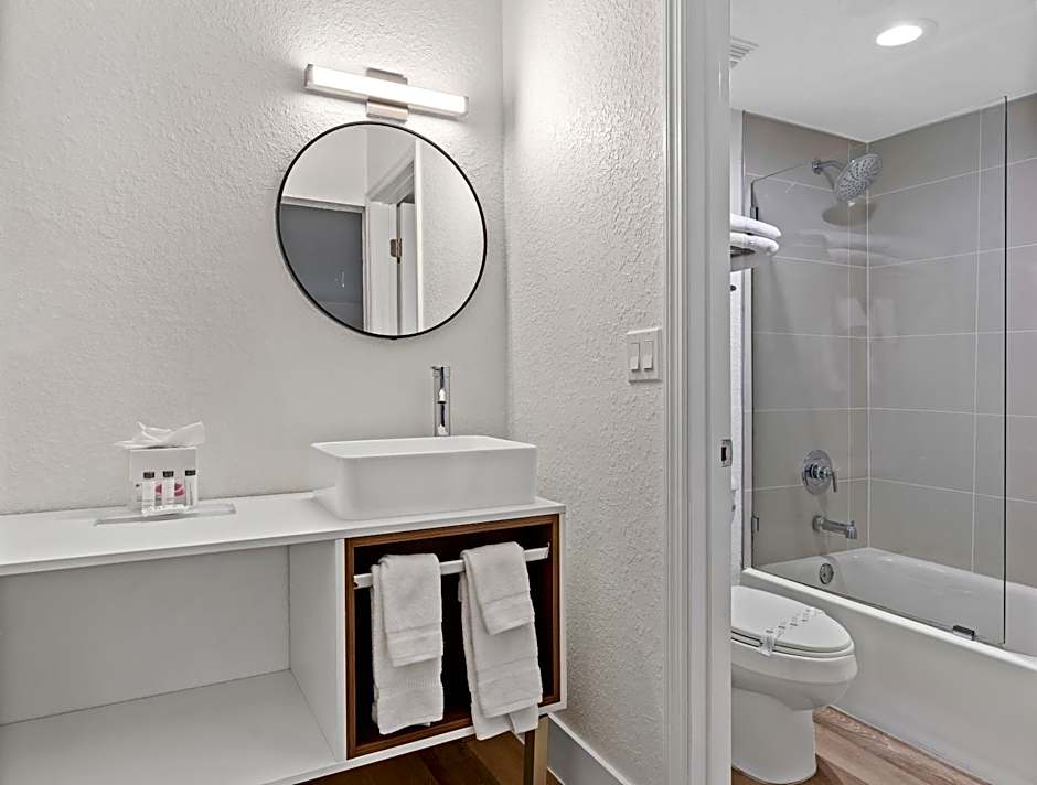 Developer Inn & Suites Airport JAX, a Baymont by Wyndham