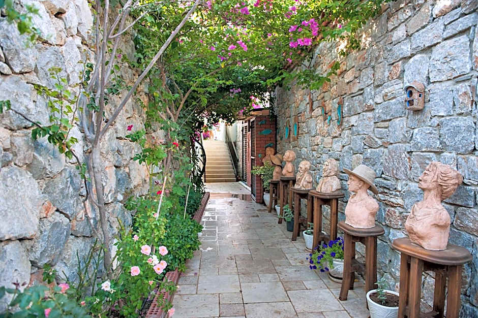 Swan Lake Hotel - Adult Only