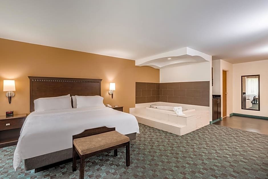 Holiday Inn Express Hotel & Suites Canton