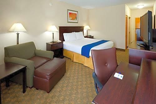 Holiday Inn Express Carneys Point New Jersey Turnpike Exit 1