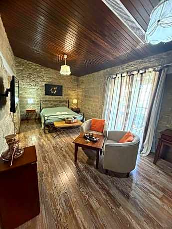 Traditional Stone One-Bedroom Suite with Spa Bath