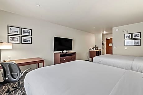 Two Queen Guestroom Non-Smoking with Audible/Visual Alert