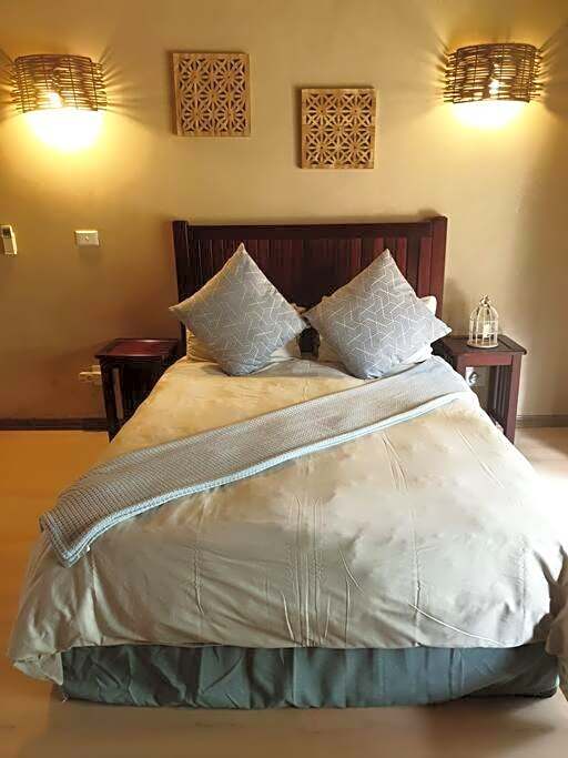 Zebula Golf and Wildlife Estate - Toktokkie Knocking Pax 20 - Moi Signature Luxury villa