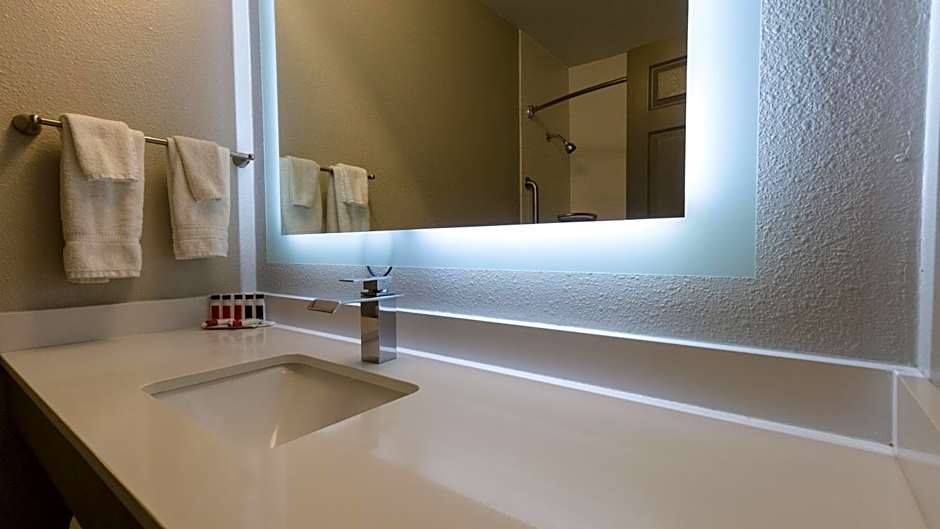 Super 8 by Wyndham Santa Cruz Beach Boardwalk