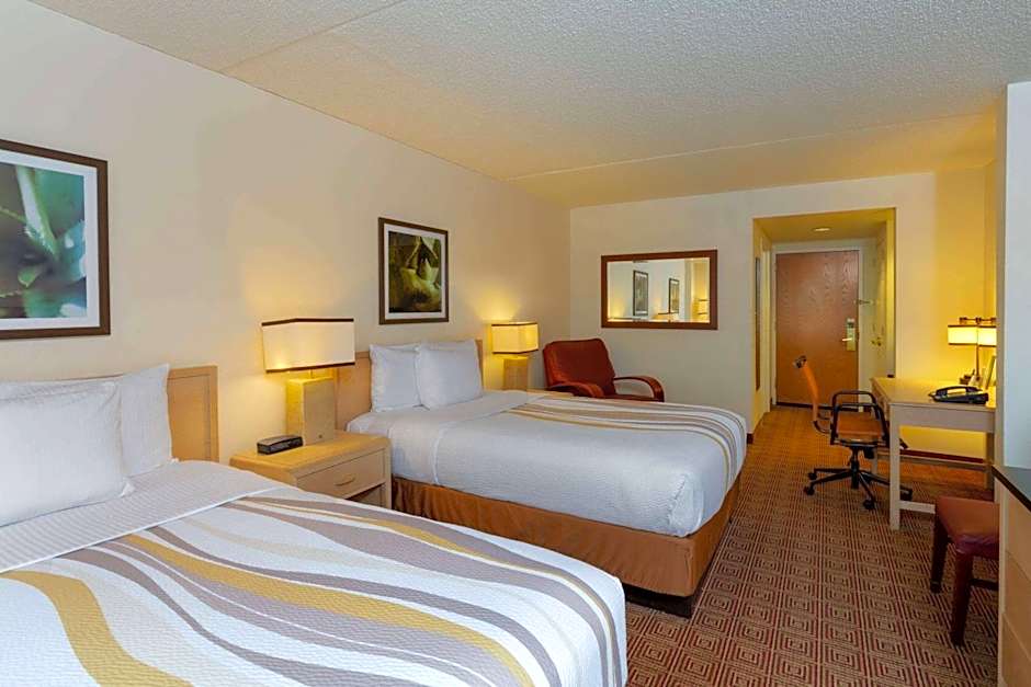 La Quinta Inn & Suites by Wyndham Garden City