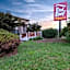 Red Roof PLUS+ Woodbridge - Carteret
