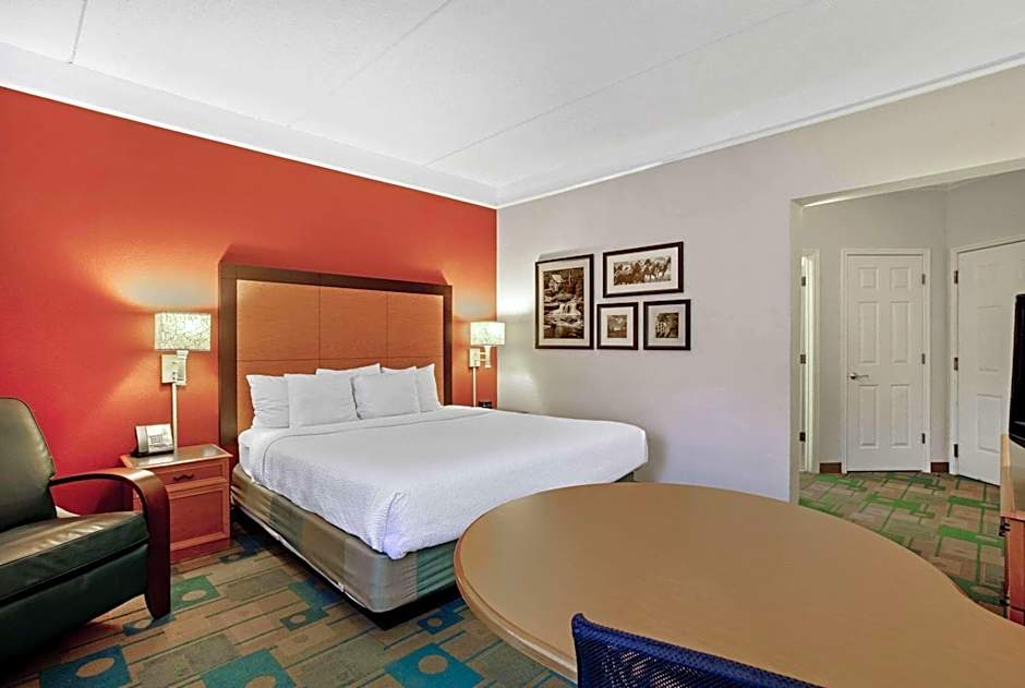 La Quinta Inn & Suites by Wyndham Winston-Salem