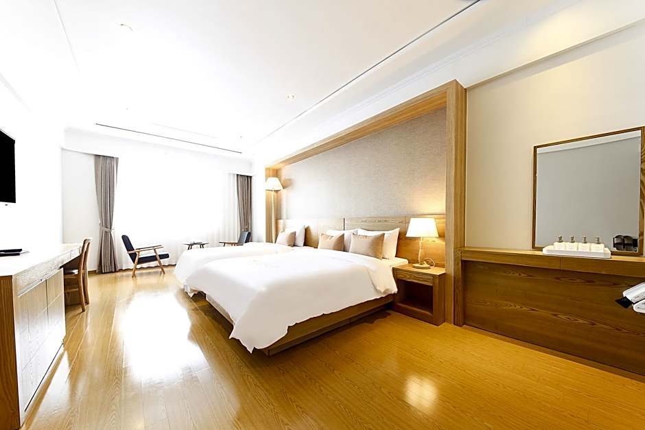Lake 45 Hotel