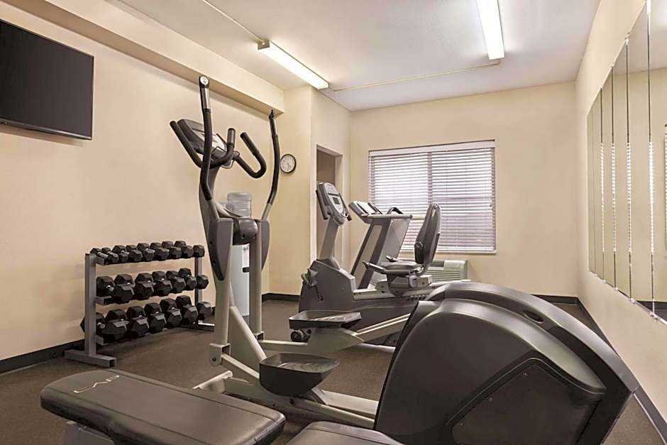 Country Inn & Suites by Radisson, Wytheville, VA