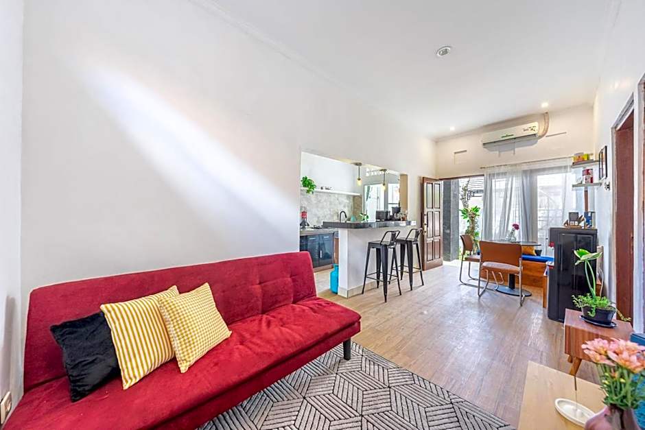 MONA NEST Canggu 2BR Tiny House with Rooftop and Cozy Workspace