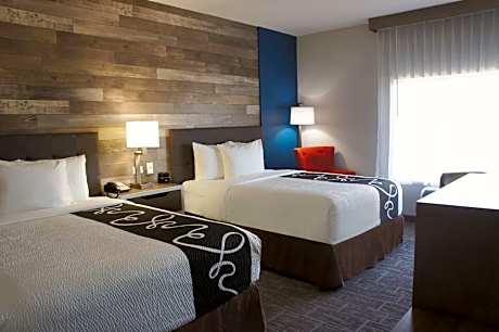 2 Queen Beds, Executive Studio Suite, City View, Non-Smoking