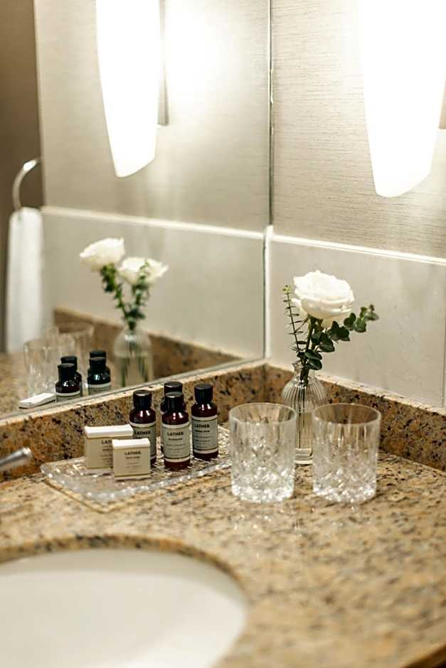 The Lord Nelson Hotel & Suites