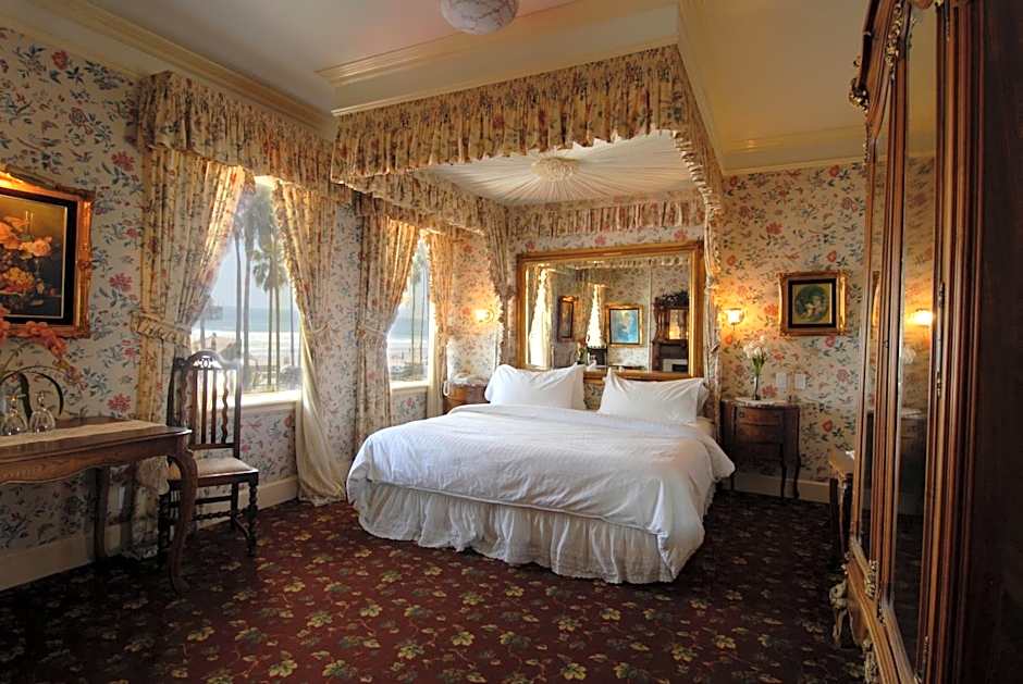 Doryman's Oceanfront Inn