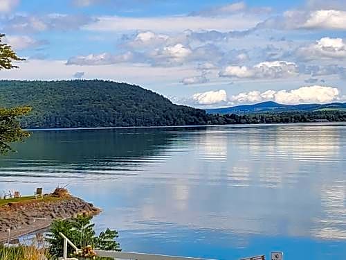 Lake View Motel
