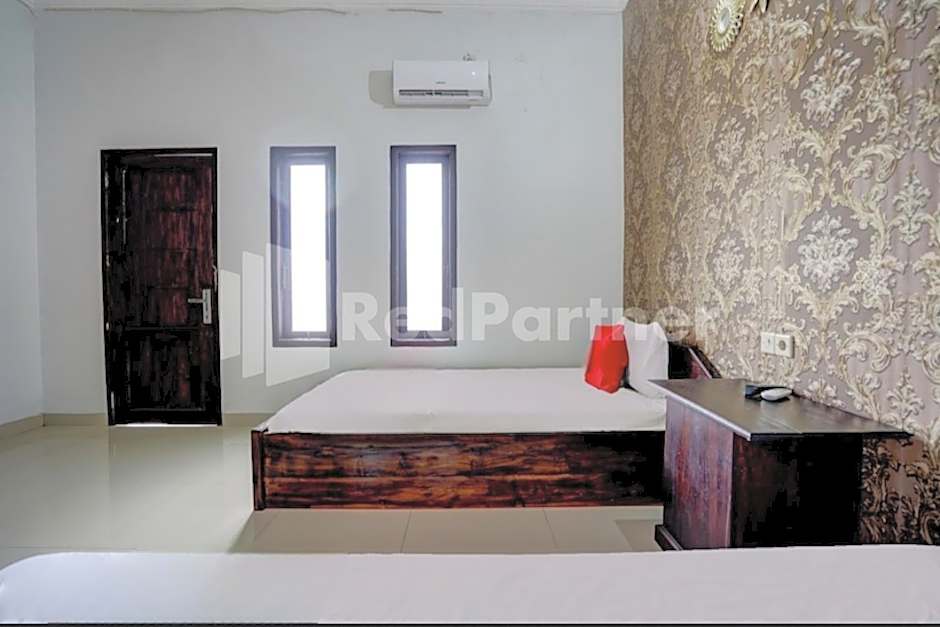 Hotel Miranda Bawean Mitra RedDoorz
