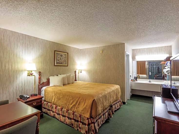 Angel Inn Near IMAX, a Travelodge by Wyndham