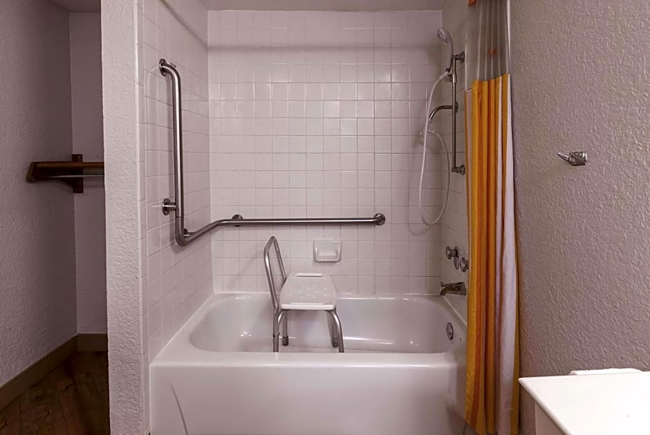 Travelodge by Wyndham Houston Cy-Fair