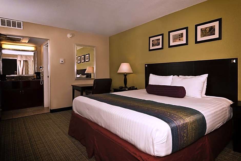 Grand Texan Hotel And Convention Center