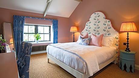 The White Lion Cowbridge