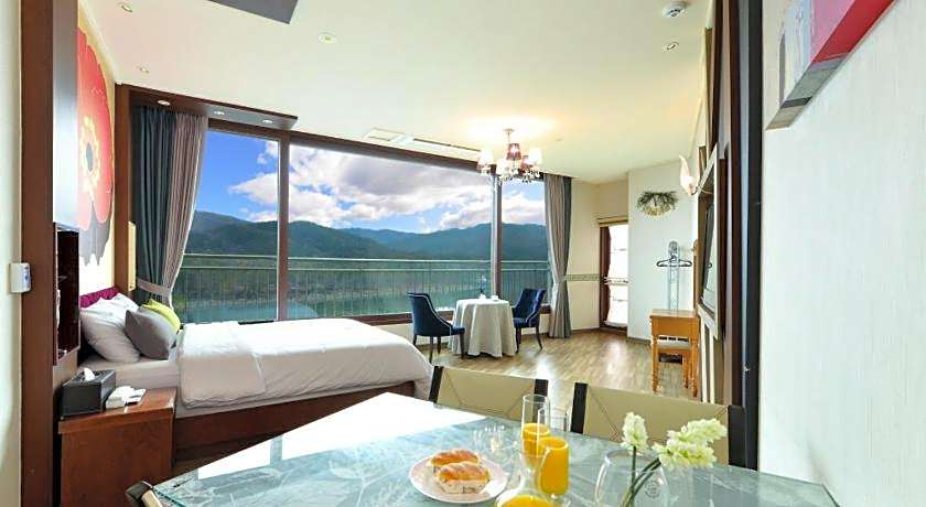 Moonlight Blue Pension