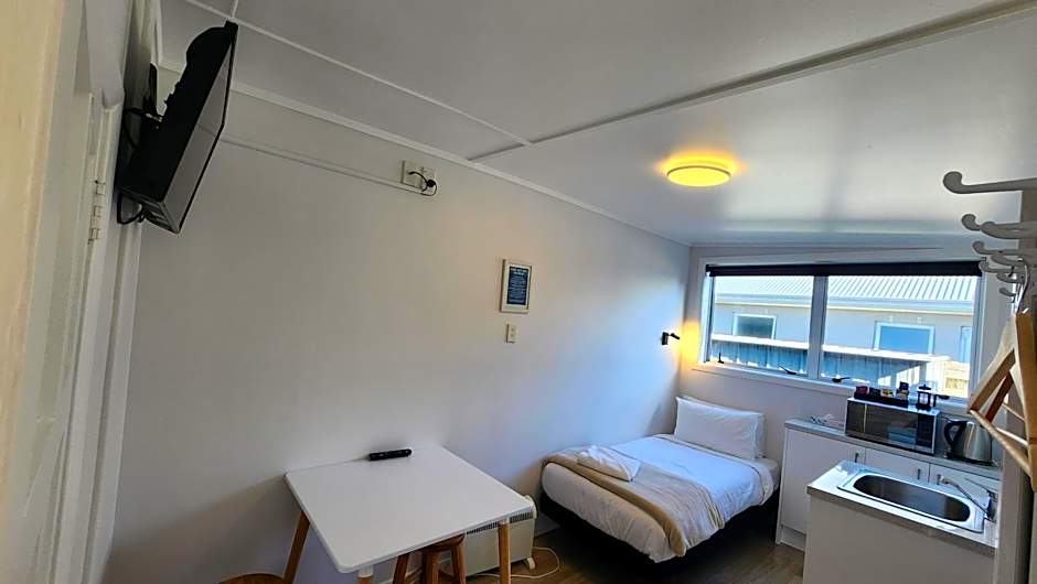 Roselands Motel