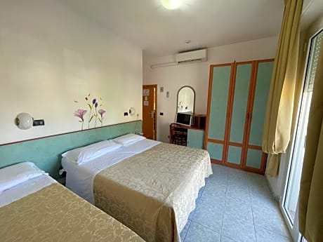 Comfort Triple Room